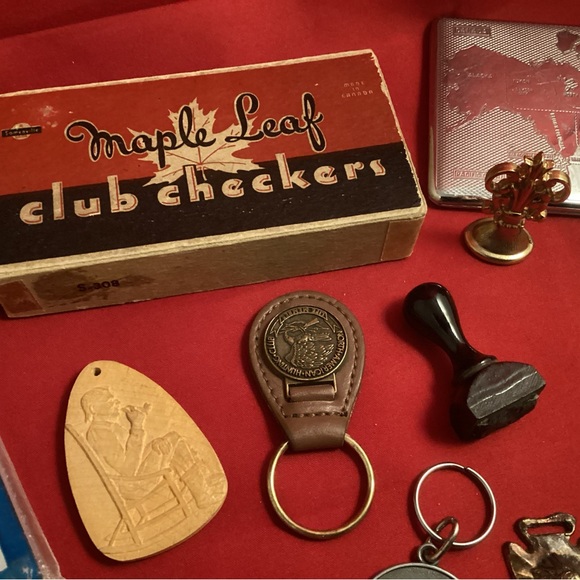 Junk Drawer Lot Various Collectibles Old and New items - Picture 7 of 8